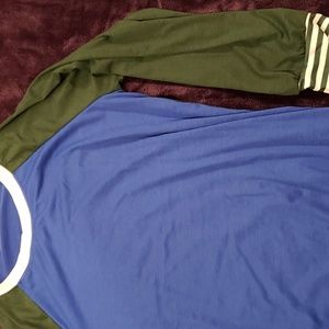 Sporty long-sleeve raglan-sleeve T
